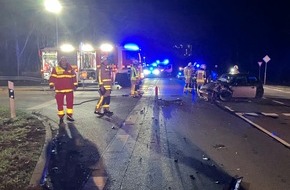 Feuerwehr Grevenbroich: FW Grevenbroich: Drei Verletzte bei Verkehrsunfall in Neurath