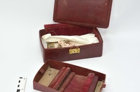 Polizeiinspektion Oldenburg-Stadt / Ammerland: POL-OL: Polizei sucht Eigent&uuml;mer von Schmuck