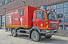Feuerwehr Dorsten: FW-Dorsten: Feuerwehr rettete am Nachmittag Person aus der "Lippe"