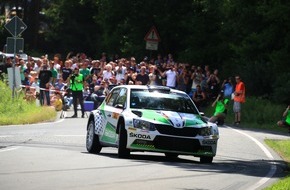 Skoda Auto Deutschland GmbH: Kreim/Christian triumphieren bei der Thüringen-Rallye und erobern die Tabellenspitze in der DRM zurück (FOTO)