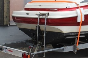 Polizei Rheinisch-Bergischer Kreis: POL-RBK: Wermelskirchen - Diebe stehlen Teile von einem Motorboot