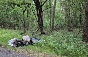 Polizeiinspektion Emsland/Grafschaft Bentheim: POL-EL: Emsbüren - Illegale Müllentsorgung im Wald - Polizei bittet um Hinweise