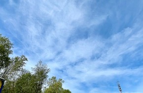 Feuerwehr M&uuml;nchen: FW-M: Notarzteinsatz per Winde: Rettung auf der A99 (Neuherberg)