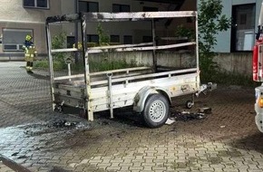 Polizei Wolfsburg: POL-WOB: Anhänger in Brand gesetzt - Polizei sucht Zeugen