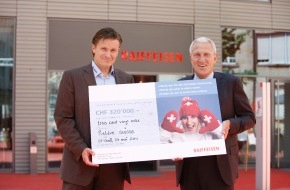 Raiffeisen Schweiz: 320'000 francs récoltés en faveur de la relève de Swiss-Ski grâce à l'action Raiffeisen «Hands up» auprès des supporters