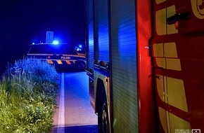 Freiwillige Feuerwehr Hünxe: FW Hünxe: Pkw kollidiert mit Baum - Eine verletzte Person