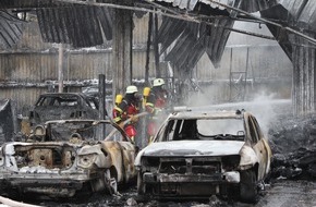 Kreisfeuerwehrverband Segeberg: FW-SE: Brand eines Reifenhandels in Bad Segeberg