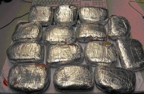Landeskriminalamt Schleswig-Holstein: LKA-SH: Gemeinsame Pressemitteilung der Staatsanwaltschaft Kiel und des LKA Kiel vom 17.04.2009 Kiel: Sicherstellung von 7 Kilogramm Heroin in Kiel