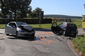 Kreispolizeibehörde Höxter: POL-HX: Schwerer Verkehrsunfall auf Bundesstraße - Zwei Personen verletzt