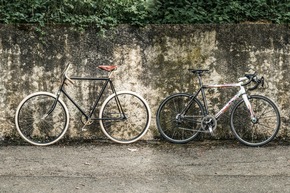 Radsport-Fan startet mit Nachbau eines über 120 Jahre alten SLAVIA-Fahrrads bei der L&#039;Étape du Tour