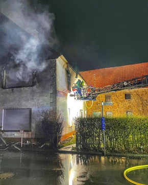 FW Borgentreich: Gebäudebrand in Natingen. Personen kamen nicht zu schaden.