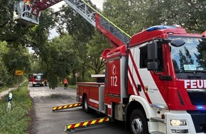 Feuerwehr Moers: FW Moers: Fünf Einsätze nach Gewitter über Moers