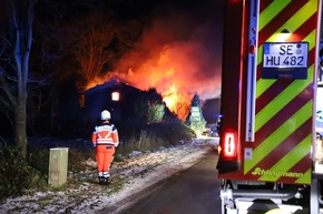 FW-SE: Feuer zerstört Wohngebäude