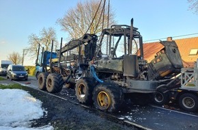 Polizeipräsidium Neubrandenburg: POL-NB: Fahrzeugbrand auf der L 22, Behrenwalde