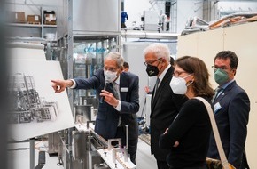 OPTIMA packaging group GmbH: OPTIMA feiert 100 Jahre und weiht mit dem Ministerpräsidenten neue Montagehalle ein