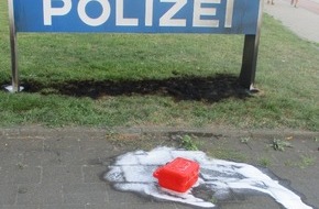 Polizeiinspektion Hildesheim: POL-HI: Polizeischild in Brand gesetzt - Tatverdächtiger in Gewahrsam