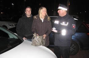Polizeidirektion Göttingen: POL-GOE: (806/2011) "Schlauer gegen Klauer !" - Gezielte Präventionsaktion in der Vorweihnachtszeit, Polizei mit "mobiler Wache" auf Parkplätzen präsent