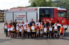 Feuerwehr Lennestadt: FW-OE: Feierliche Verleihung der Kinderflamme in Bronze bei der Kinderfeuerwehr Lennestadt