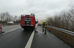 Polizeiinspektion Oldenburg-Stadt / Ammerland: POL-OL: ++Pkw brennt auf A 29 vollständig aus - Autofahrer missachten Sperrung++