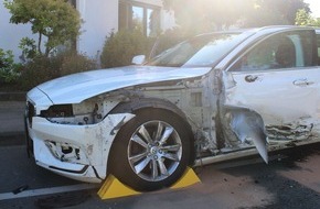 Polizei Minden-Lübbecke: POL-MI: Alkoholisierter Fahrer gerät in Gegenverkehr