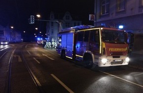 Feuerwehr Bochum: FW-BO: Feuer in einem Imbiss in Altenbochum
