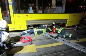 Feuerwehr Mülheim an der Ruhr: FW-MH: Straßenbahn entgleist