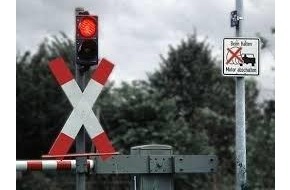 Bundespolizeiinspektion Kassel: BPOL-KS: Bahnunglück am Bahnübergang noch rechtzeitig verhindert