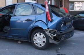 Polizei Düren: POL-DN: Verkehrsunfall im Kreisverkehr - Zwölfjährige verletzt