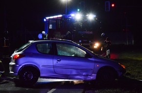 Feuerwehr Iserlohn: FW-MK: Verkehrsunfall in Sümmern