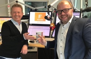 MAASS-GENAU - Das Medienbüro: Regisseur Pit Weyrich im Podcast "FRAGEN WIR DOCH!" über die TV-Show "50 Jahre ZDF-Hitparade": "Ich habe in der letzten Zeit selten einen so wachen Thomas Gottschalk gesehen."