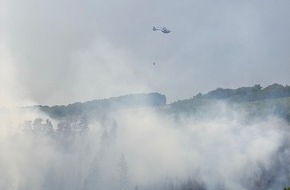 Feuerwehr Iserlohn: FW-MK: Waldbrand am Hegenscheid - Feuerwehren weiterhin im Großeinsatz