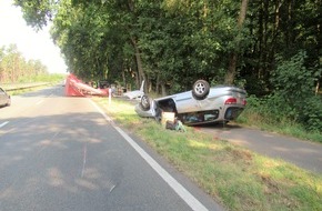 Polizeiinspektion Nienburg / Schaumburg: POL-NI: Nienburg-Pkw mit Anhänger überschlägt sich