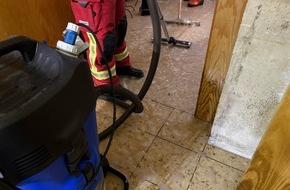 Feuerwehr Samtgemeinde Wathlingen: FW Wathlingen: Kirchenkeller unter Wasser - Neue Technik der Ortsfeuwehr Nienhagen im Einsatz