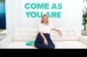 Crocs startet leichtfüßig ins zweite Jahr seiner "Come As You Are"-Kampagne und präsentiert ein Musical mit Drew Barrymore in der Hauptrolle