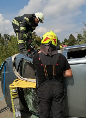 FW Eigeltingen: Feuerwehr trainiert patientengerechte Unfallrettung