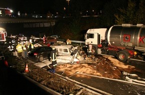 Feuerwehr Essen: FW-E: Zweimotoriges Flugzeug stürzt auf die Autobahn A52