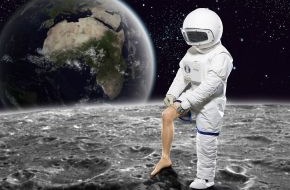 ProSieben: Was haben Nylonstrümpfe mit der Mondlandung zu tun? ProSieben macht Geschichte spannend - im April 2010 mit "History Now!"