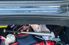 Polizei Düsseldorf: POL-D: Flingern-Süd - Audi TT kontrolliert - Fahrer musste zu Fuß nach Hause gehen