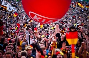 Kia Deutschland GmbH: Kia Fan-Arena Hamburg: WM-Spiele wie im Stadion erleben (FOTO)