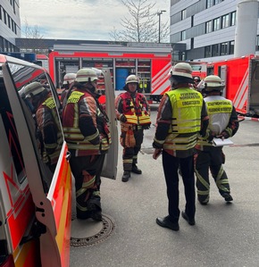 FW Norderstedt: Gefahrstoffreaktion in Labor - Feuerwehr mit Gro&szlig;aufgebot im Einsatz Norderstedt, 15.04.2026 - 12:56 Uhr