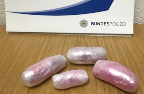 Bundespolizeiinspektion Bad Bentheim: BPOL-BadBentheim: Widersprüchliche Angaben werden Drogenkurier zum Verhängnis
- Heroin in der Unterhose