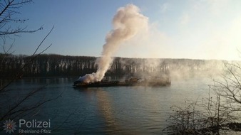 Polizeipräsidium Einsatz, Logistik und Technik: WSPA-RP: Maschinenraumbrand auf einem Flußbauschiff bei Nierstein