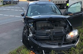 Polizei Bielefeld: POL-BI: Unfall im Kreuzungsbereich