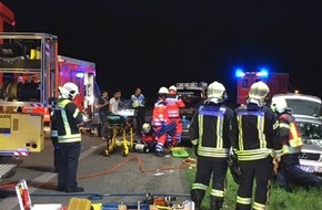 Feuerwehr Gelsenkirchen: FW-GE: Schwerer Verkehrsunfall im Bereich der Zufahrt/Abfahrt der BAB 42 Anschlussstelle Gelsenkirchen Zentrum - Eine Person eingeklemmt-