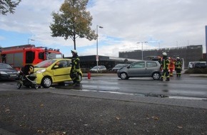 Feuerwehr Mülheim an der Ruhr: FW-MH: MH Saarn: Verkehrsunfall mit Kinderwagen