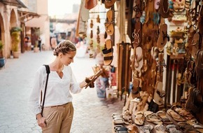 Europäisches Verbraucherzentrum Deutschland: Souvenirs mit Nebenwirkungen: Warum Muscheln, Goldkettchen und Rotwein beim Zoll Probleme machen können