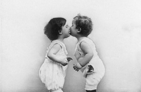 dpa Picture-Alliance GmbH: "Love is on the Wall" - zum Valentinstag die schönsten Motive für zu Hause (FOTO)