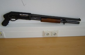 Polizeipräsidium Mittelfranken: POL-MFR: (376) Waffenarsenal sichergestellt - Bildveröffentlichung