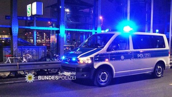 Bundespolizeidirektion München: Bundespolizeidirektion München: 17-Jähriger leistete heftigen Widerstand - Mit 1,92 Promille ausgetickt