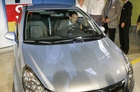 Opel Automobile GmbH: Im Opel-Werk Eisenach läuft die Corsa-Fertigung auf vollen Touren / Ministerpräsident beim offiziellen Produktionsstart